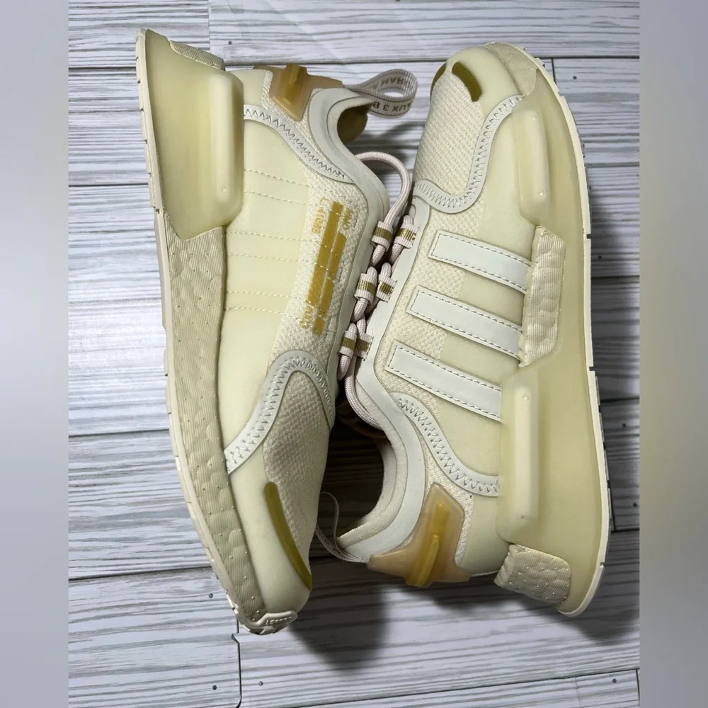 Adidas NMD V3 Women's Running Shoes sneaker off white‎ sand Size 7 GZ2135